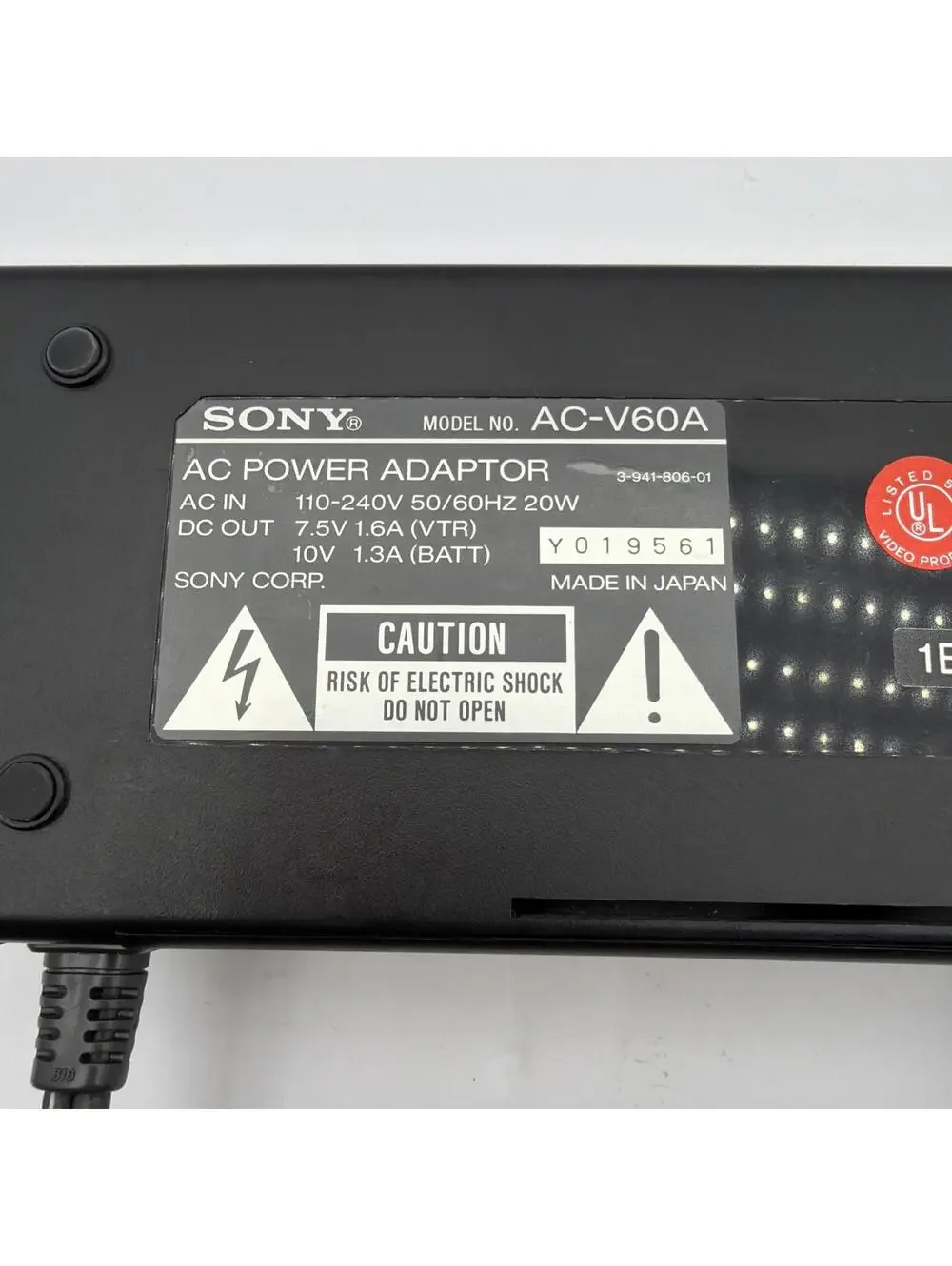 Genuine Sony Handycam Video8 AC-V60 AC Power Adapter & Battery Charger TESTED